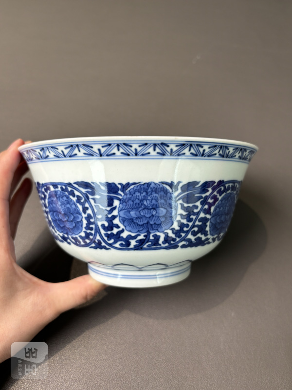 清嘉庆 青花缠枝花卉纹碗 - 图2